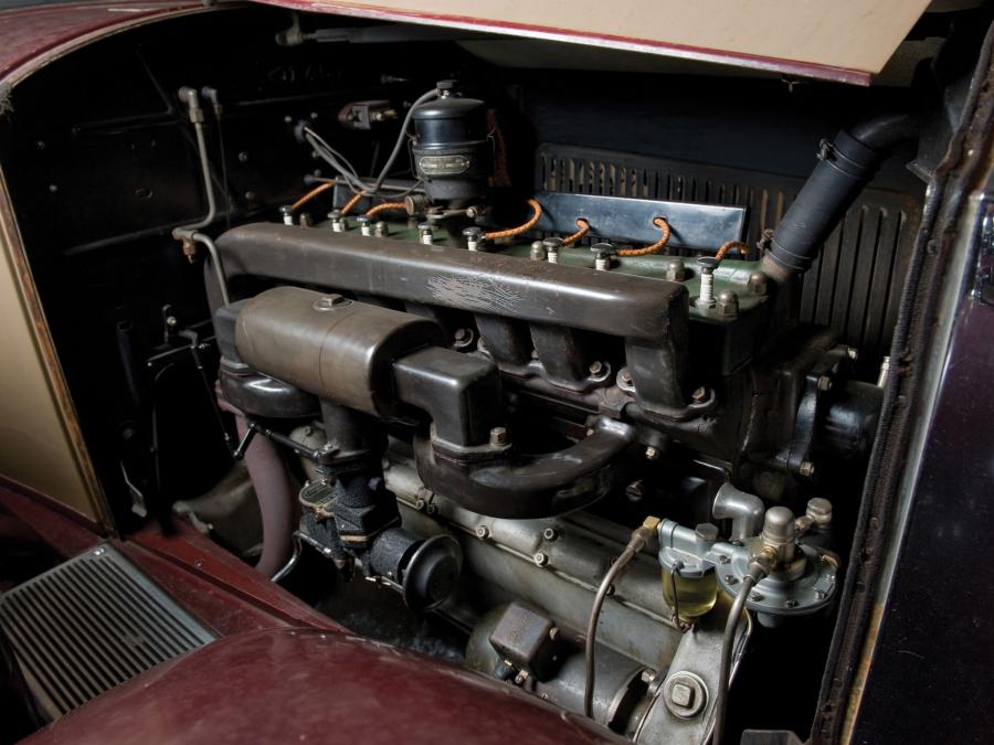 Моторный отсек Packard Standard Eight Sport Phaeton 1931 года  (фото 14 из 15)